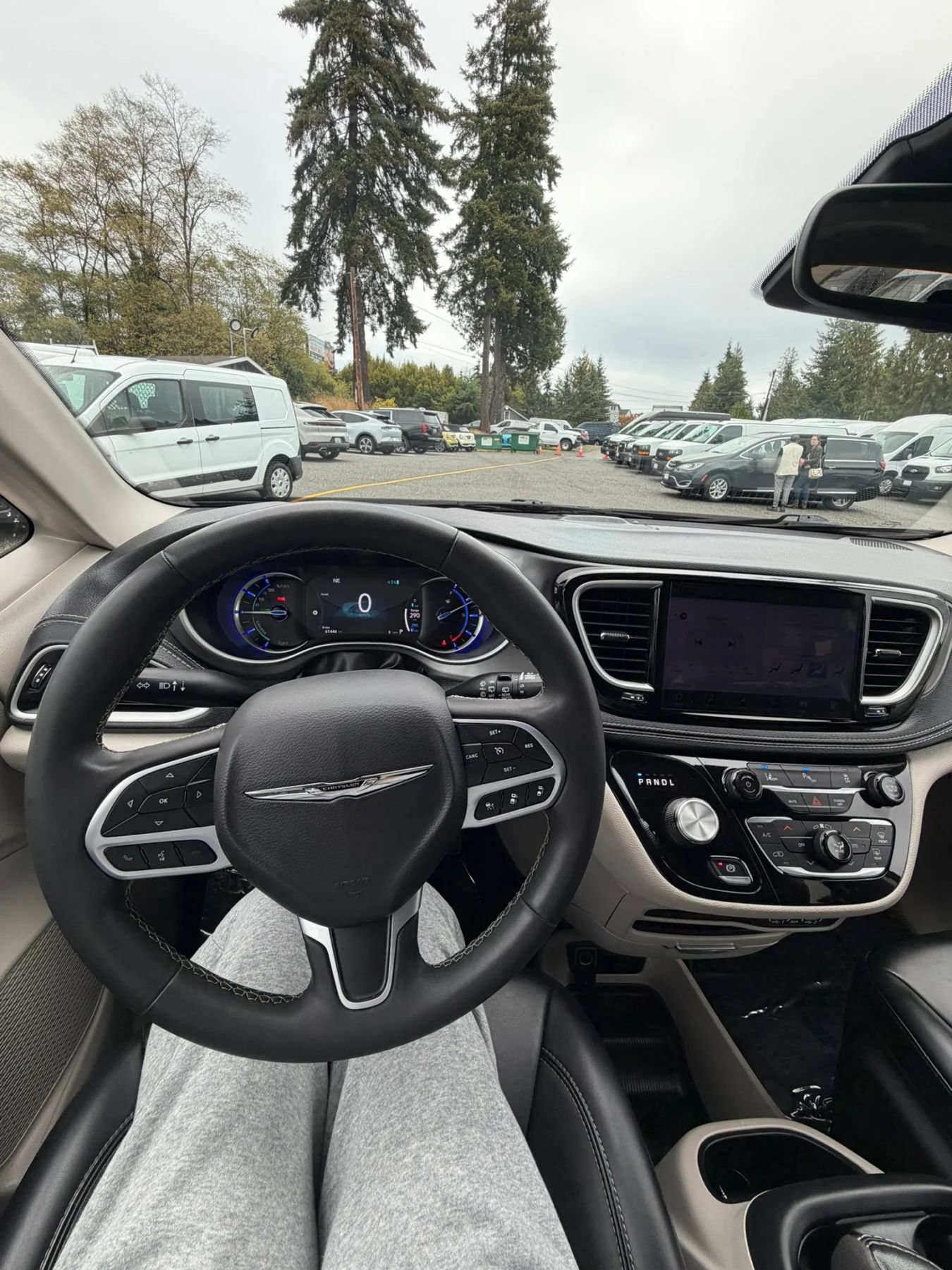 Used 2023 Chrysler Pacifica Touring-L FWD image 26