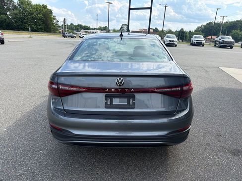Used 2026 Volkswagen Jetta SE FWD image 7