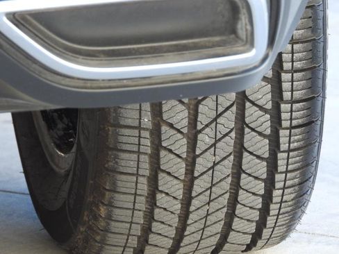 Used 2023 Volkswagen Atlas SE w/ Technology Package w/ Panoramic Sunroof Package image 25