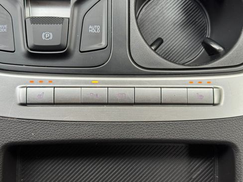 Used 2025 Kia Carnival FWD image 34