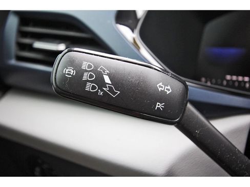 Used 2023 Volkswagen Taos SE w/ Panoramic Sunroof Package FWD image 14