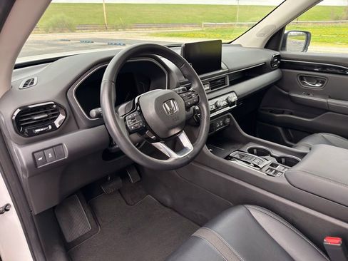 Used 2024 Honda Pilot Touring image 18