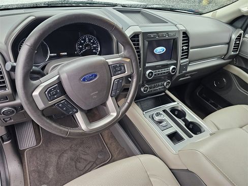 Used 2021 Ford Expedition XLT image 15