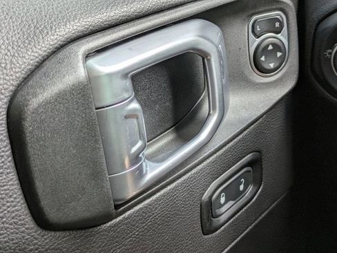 Used 2021 Jeep Wrangler Unlimited Sahara w/ Uconnect 4C Nav & Sound Group AWD/4WD image 27