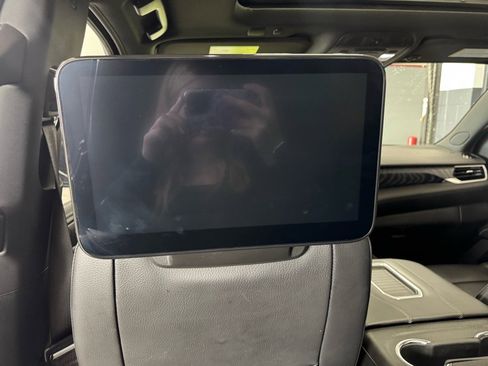 Used 2023 GMC Yukon Denali w/ Denali Reserve Package image 17