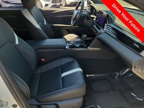 Used 2025 Toyota Camry SE FWD image 19