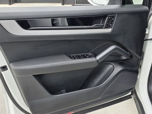 Certified 2024 Porsche Cayenne image 17