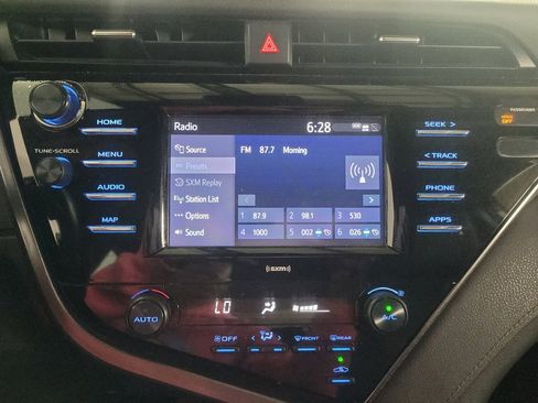 Used 2020 Toyota Camry SE FWD image 25