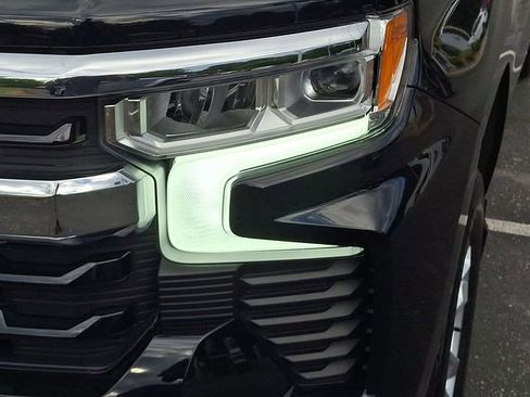 Used 2023 Chevrolet Silverado 1500 LT AWD/4WD image 9