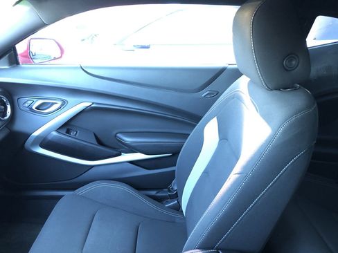 Used 2019 Chevrolet Camaro LT image 21