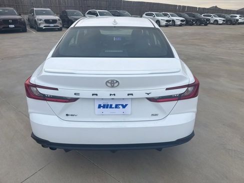 Used 2025 Toyota Camry SE image 6