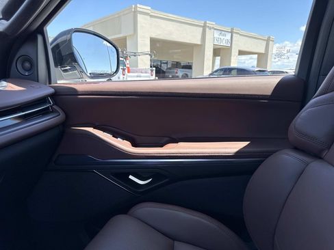 New 2026 Lincoln Navigator Reserve AWD/4WD image 24