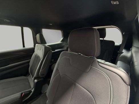 Used 2025 Jeep Grand Cherokee Laredo w/ Luxury Tech Group I AWD/4WD image 28