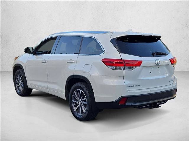 Used 2018 Toyota Highlander XLE AWD/4WD image 8