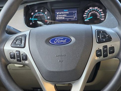 Used 2016 Ford Taurus SE image 16