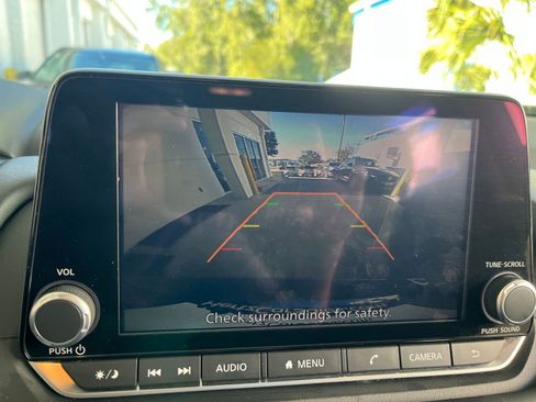 Used 2025 Nissan Rogue SV image 25