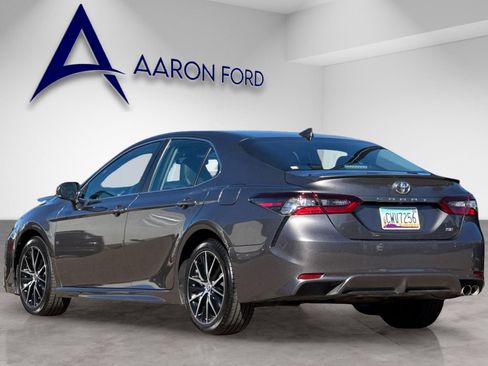Used 2024 Toyota Camry SE image 3