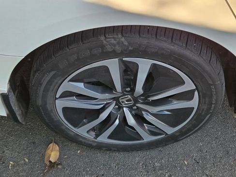 Used 2018 Honda Accord Hybrid image 8