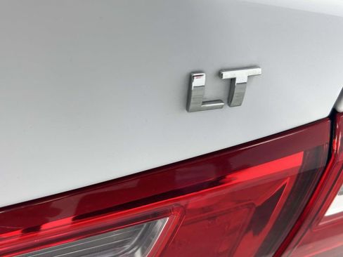 Used 2025 Chevrolet Malibu LT FWD image 11