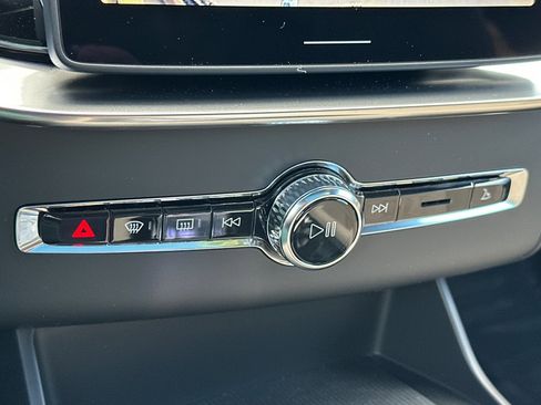 New 2026 Volvo XC90 B5 Plus image 18