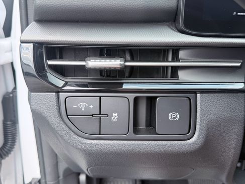 Used 2026 Kia Sportage LX FWD image 11