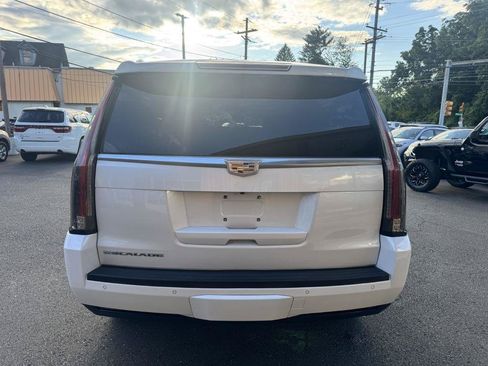 Used 2016 Cadillac Escalade Luxury AWD/4WD image 4
