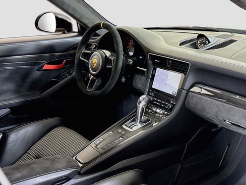 Used 2019 Porsche 911 GT3 RS w/ Weissach Package RWD image 32