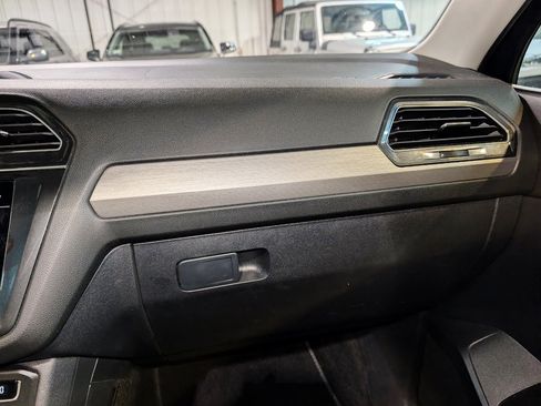 Used 2019 Volkswagen Tiguan SEL image 39