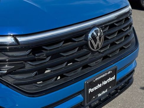 Used 2025 Volkswagen Atlas Cross Sport SEL R-Line AWD/4WD image 37