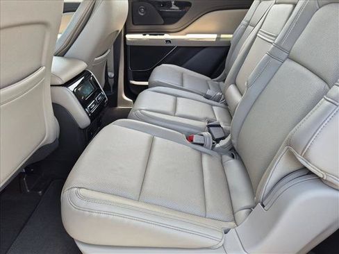 Used 2020 Lincoln Aviator Reserve RWD image 17