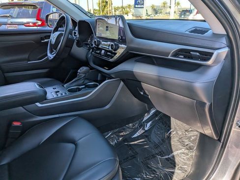 Used 2023 Toyota Highlander XLE image 22