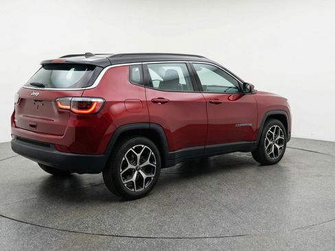 Used 2025 Jeep Compass Limited AWD/4WD image 9