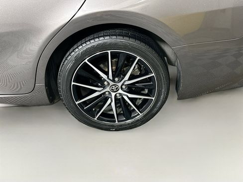 Used 2022 Toyota Camry SE FWD image 11