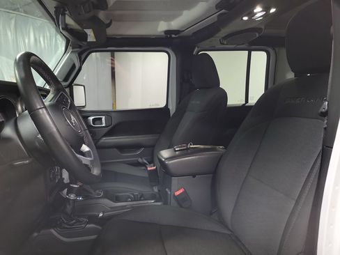 Used 2020 Jeep Gladiator Overland AWD/4WD image 19