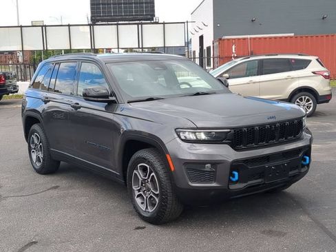 Used 2023 Jeep Grand Cherokee Trailhawk w/ Luxury Tech Group III AWD/4WD image 8