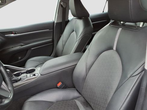 Used 2023 Toyota Camry XSE image 11