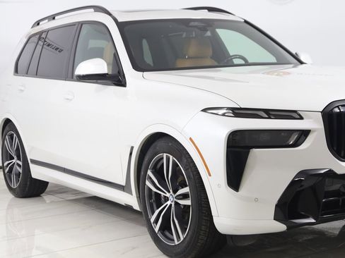 Used 2023 BMW X7 xDrive40i w/ M Sport Package image 48