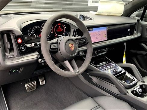 New 2026 Porsche Cayenne GTS image 4