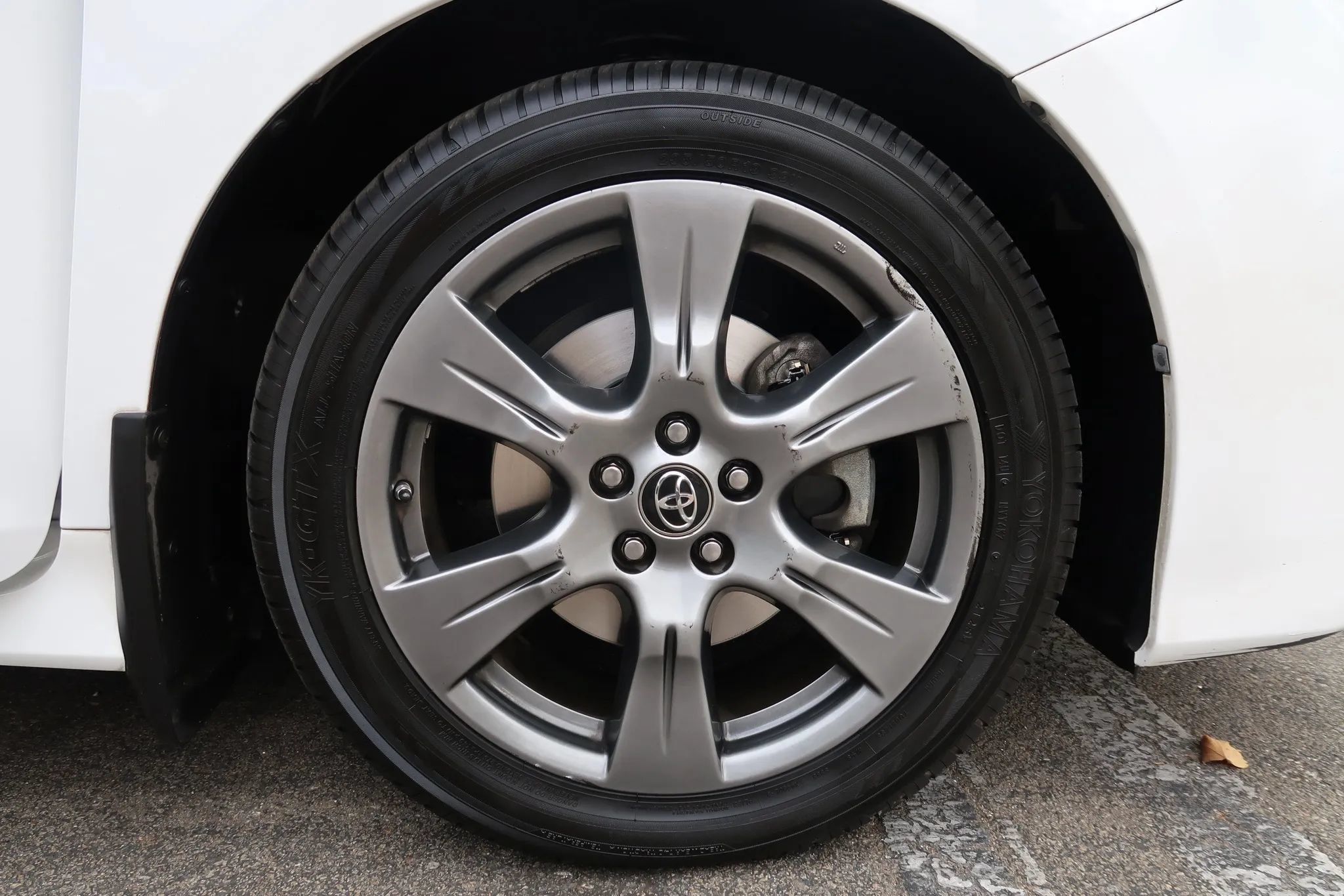 Used 2018 Toyota Sienna SE w/ Carpet Mat Package FWD image 29