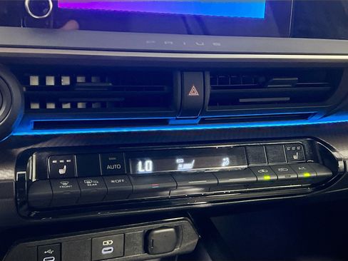 Used 2024 Toyota Prius XLE FWD image 26