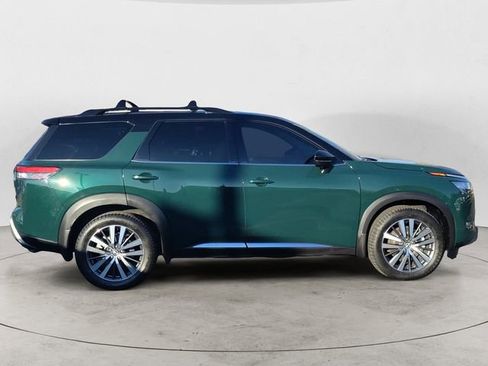 Used 2022 Nissan Pathfinder Platinum w/ Cargo Package image 6