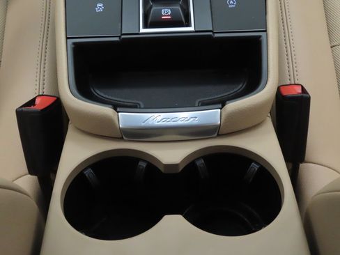 Certified 2026 Porsche Macan AWD/4WD image 29