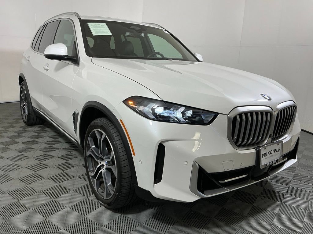 Certified 2024 BMW X5 xDrive40i w/ Parking Assistance Package AWD/4WD image 4