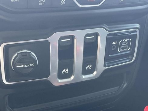 Used 2019 Jeep Wrangler Sport AWD/4WD image 16