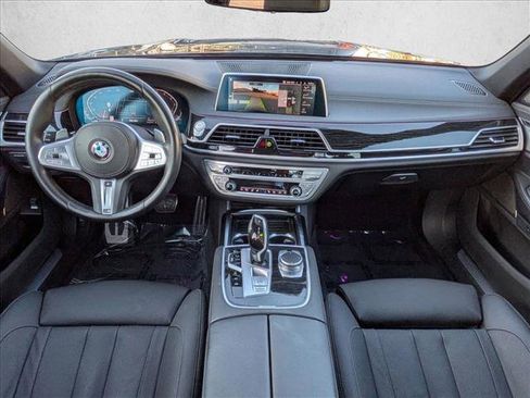 Used 2022 BMW 740i 740i w/ M Sport Package image 19