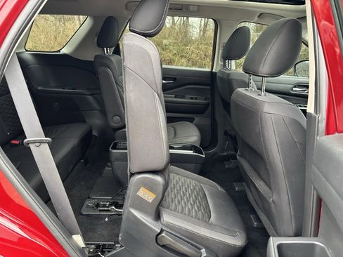 Used 2022 Nissan Pathfinder SV w/ SV Premium Package image 25