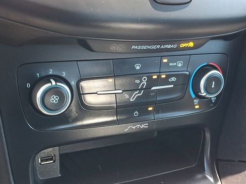 Used 2015 Ford Focus SE FWD image 15