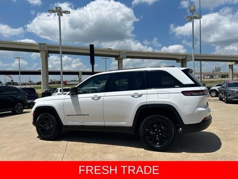 Used 2024 Jeep Grand Cherokee Altitude AWD/4WD image 5
