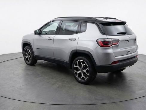 Used 2025 Jeep Compass Limited image 5