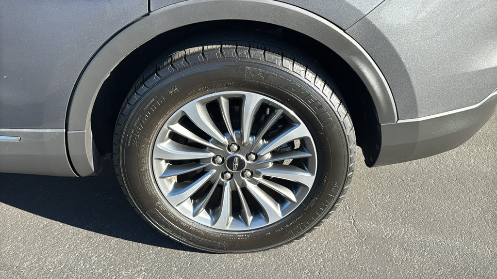 Used 2022 Lincoln Nautilus FWD w/ Premium Package image 9